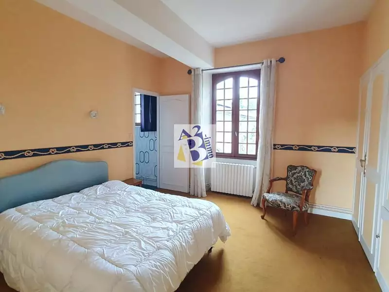 Maison, 221 m²