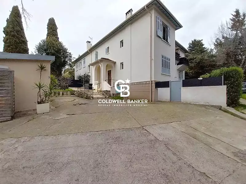 Immeuble, 669,66 m²