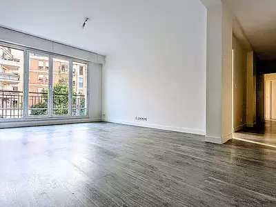279 000 € 3 224 €/m² Appartement • 86,54 m² • 4 pièces • 3 chambres Saint-Denis (93200)