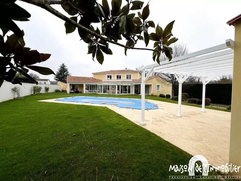 Maison, 321 m²