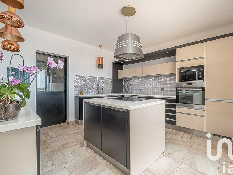 Maison, 381 m²