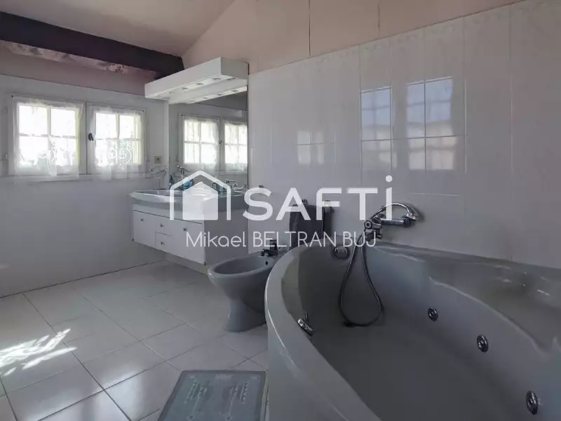 Maison, 250 m²