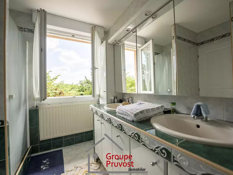 Maison, 240 m²