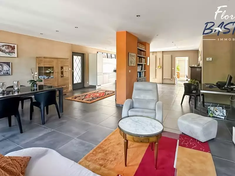 Maison, 166 m²