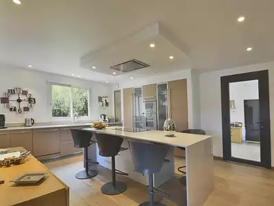 Maison, 240 m²