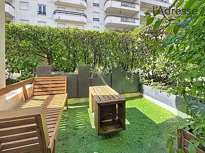 295 000 € 8 429 €/m² Appartement • 35 m² • 2 pièces • 1 chambre Suresnes (92150)