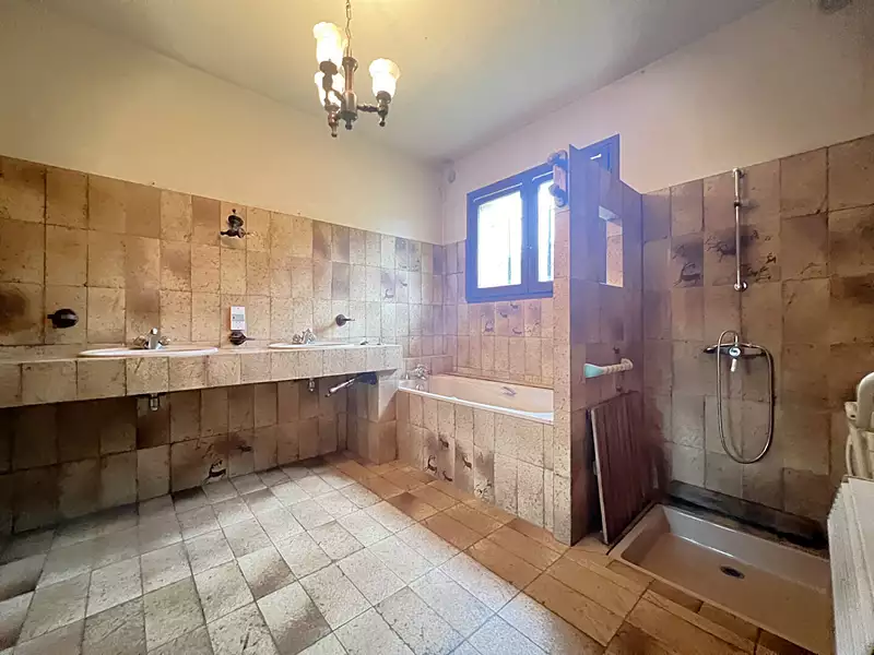 Maison, 240 m²