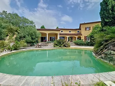 Maison, 225 m²