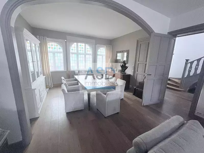 Maison, 247 m²