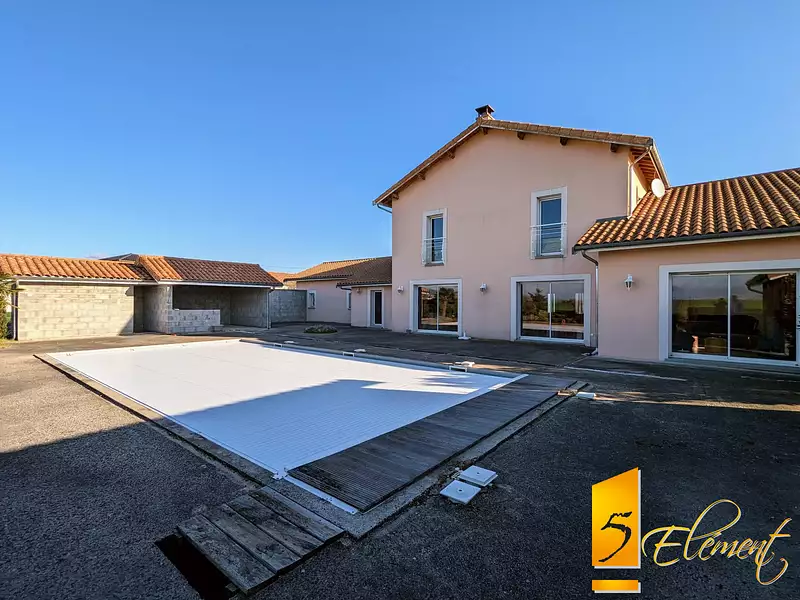 Maison, 237 m²