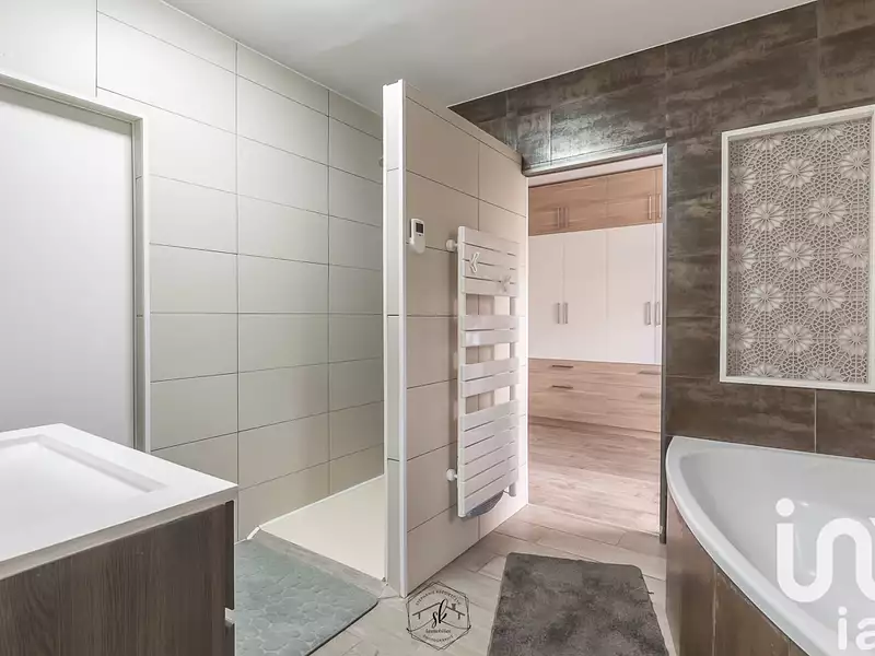 Maison, 299 m²