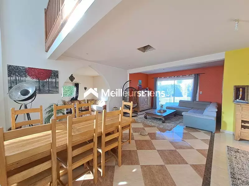 Maison, 241 m²