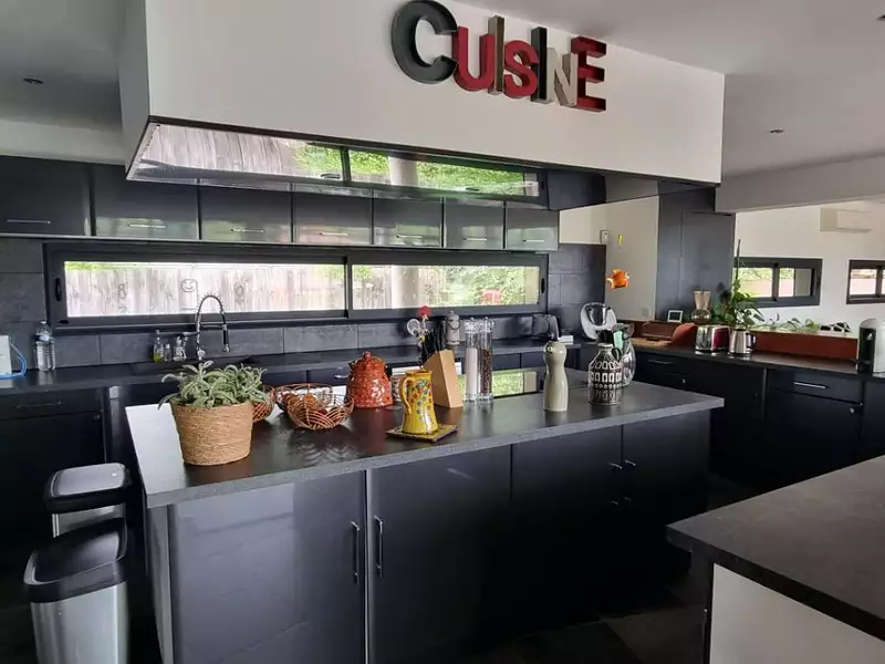 Maison, 805 m²
