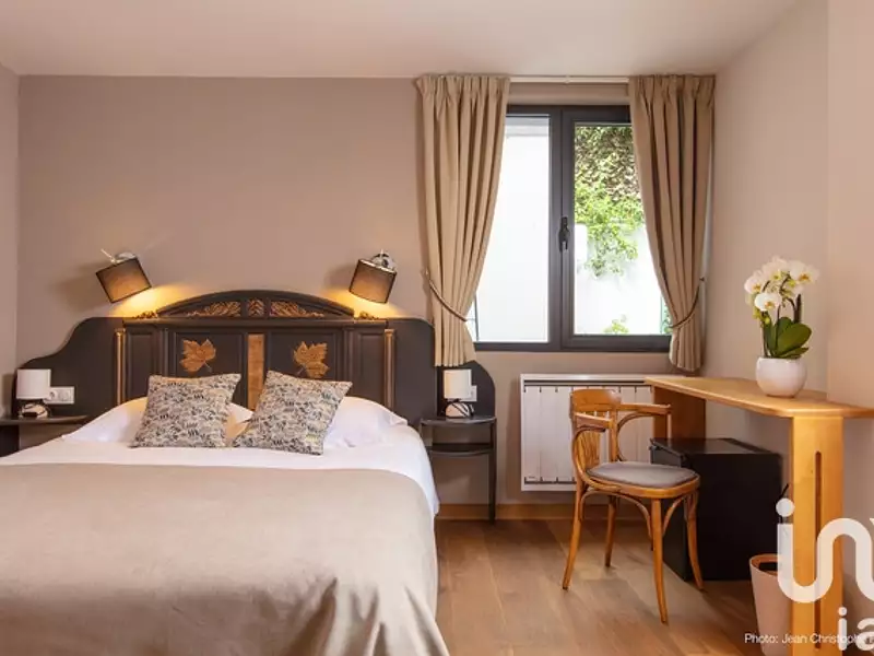Immeuble, 305 m²