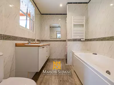 Maison, 243 m²