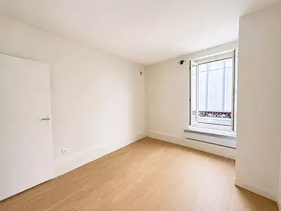 165 000 € 11 000 €/m² Appartement • 15 m² • 1 pièce Paris 15ème (75015)