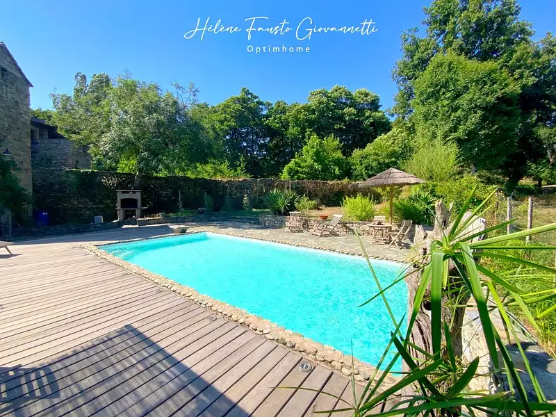 Maison, 235 m²