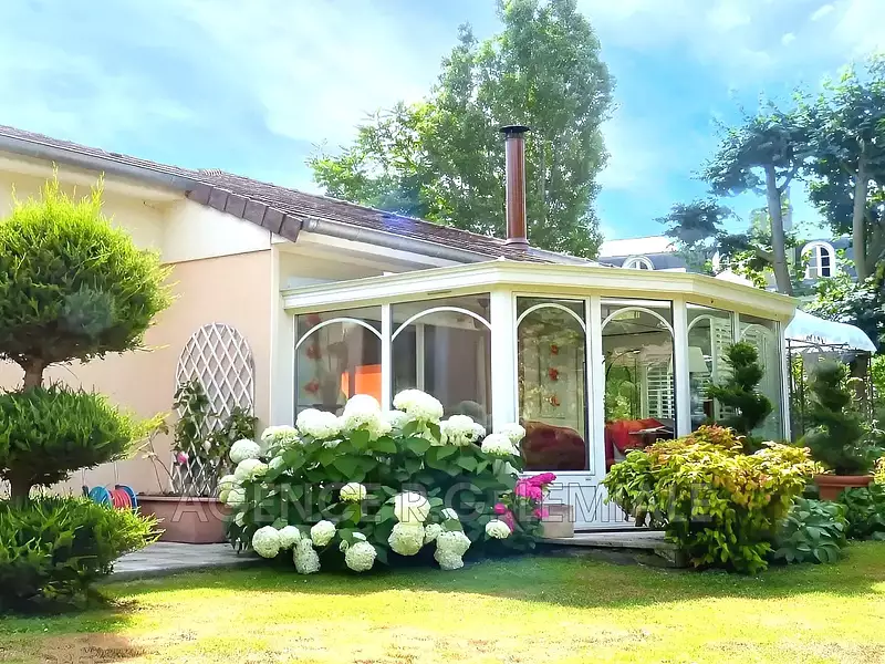 Maison, 166 m²
