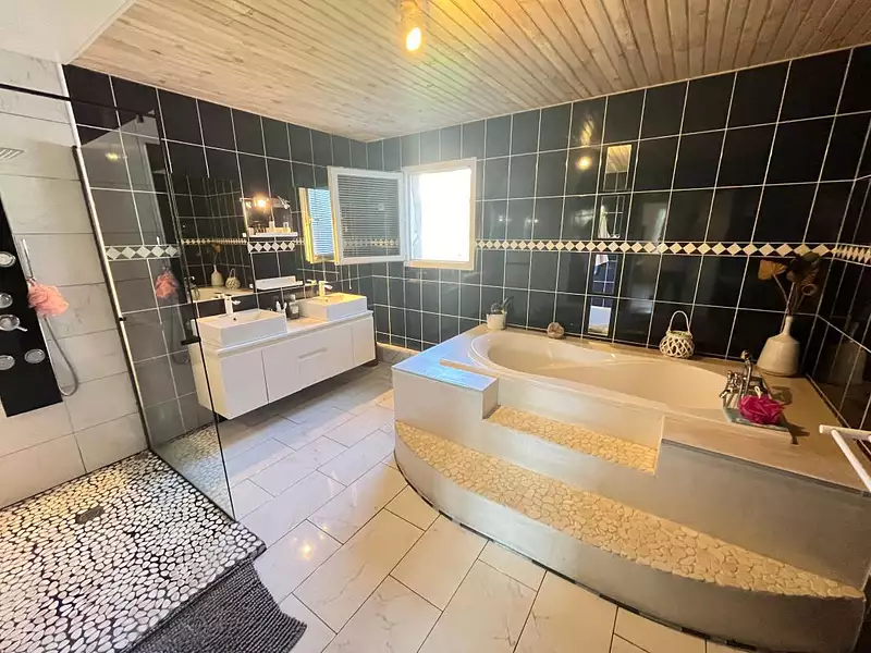 Maison, 205 m²