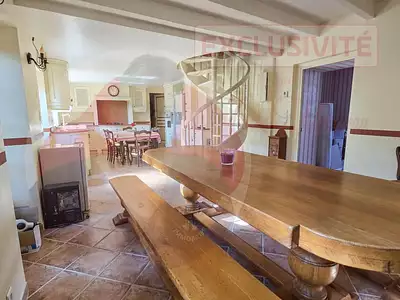 Maison, 325 m²