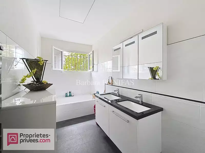 Maison, 384 m²