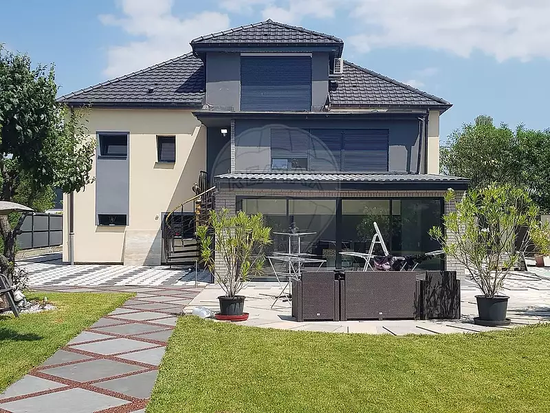 Maison, 255 m²