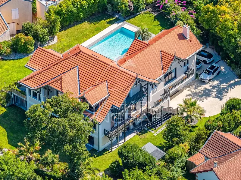 Maison, 570 m²