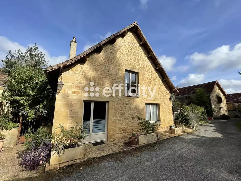 Maison, 1 875 m²