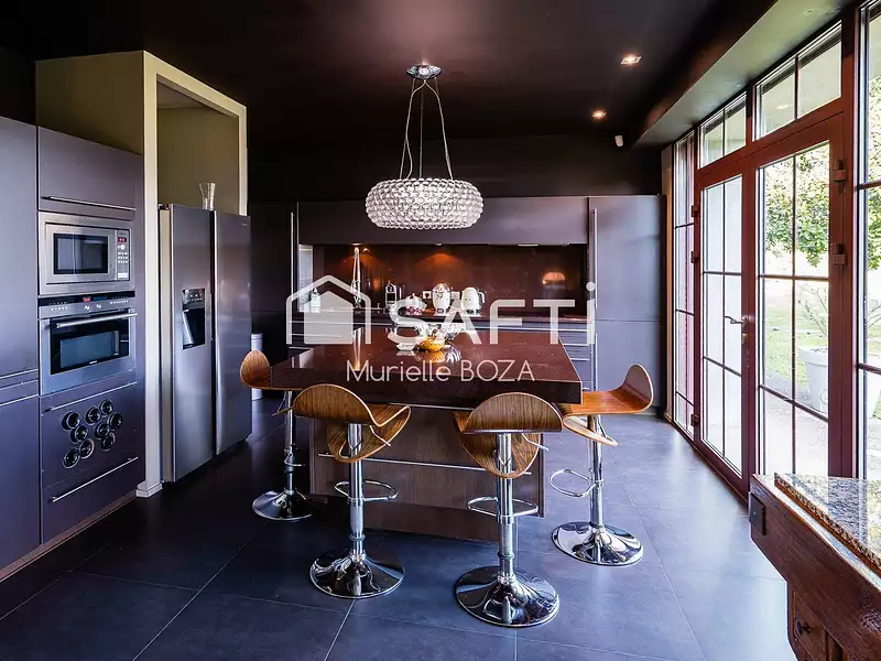 Maison, 748 m²