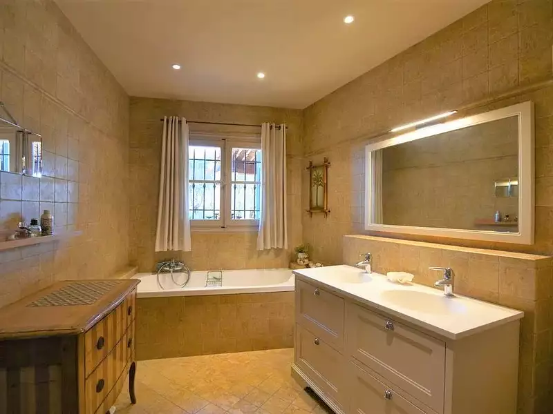 Maison, 240 m²