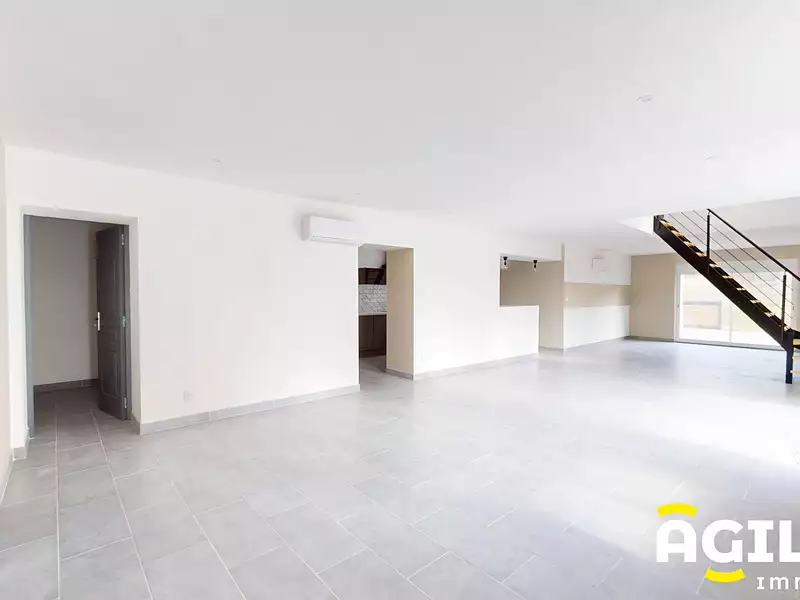 Maison, 180,69 m²