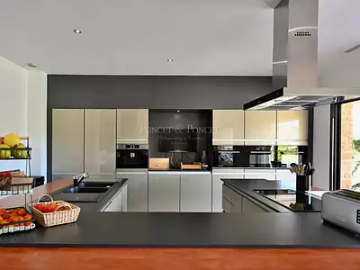 Maison, 250 m²