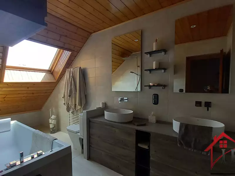 Maison, 242 m²
