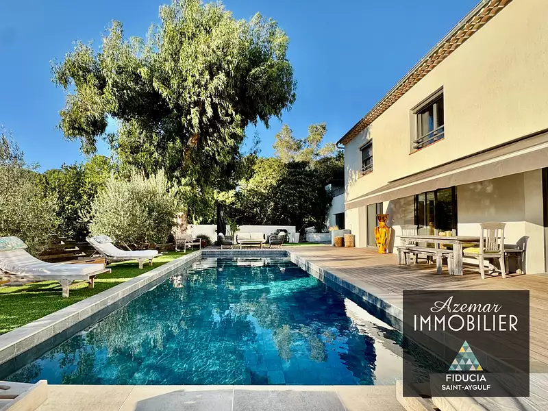 Maison, 245 m²