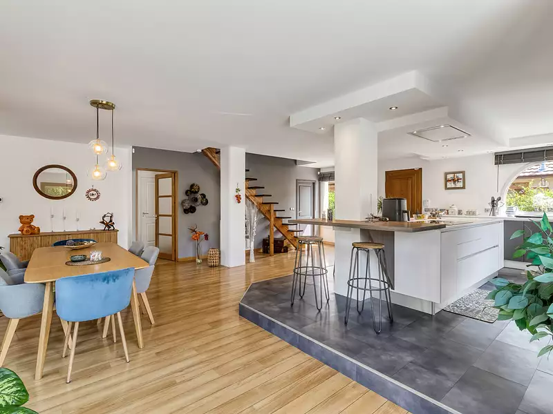 Maison, 166 m²