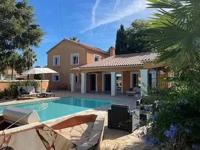 Maison, 225 m²