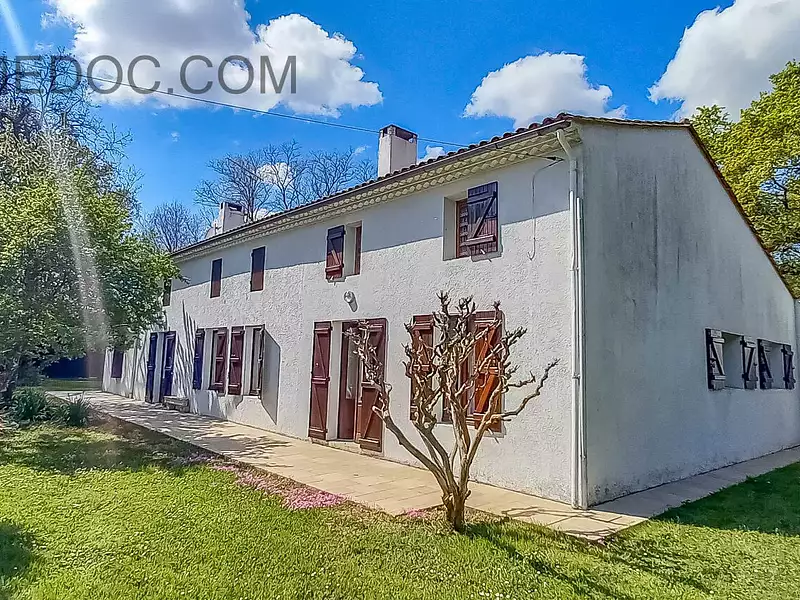 Maison, 240 m²