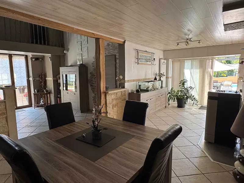 Maison, 252 m²
