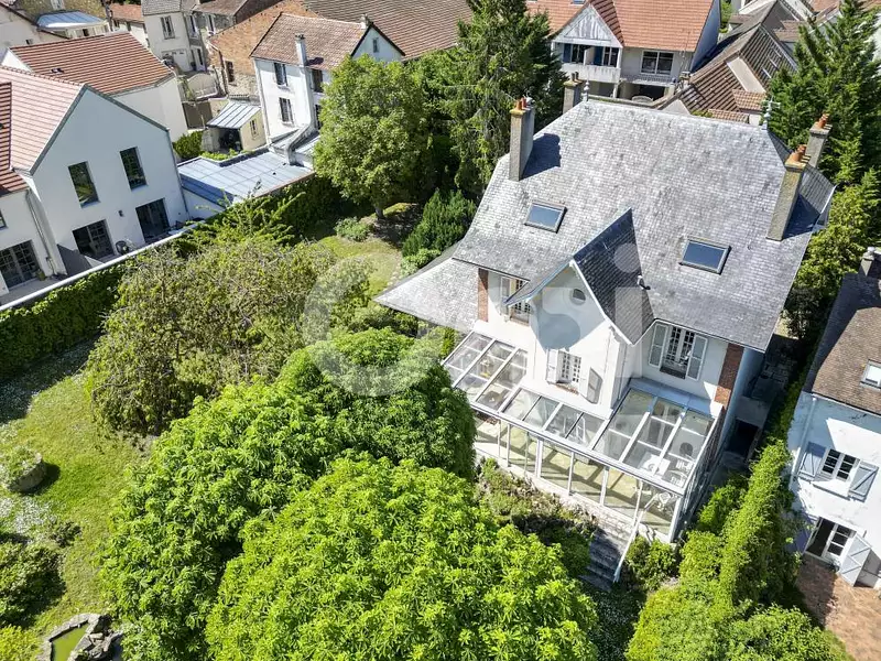 Maison, 230 m²