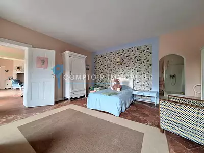 Maison, 240 m²