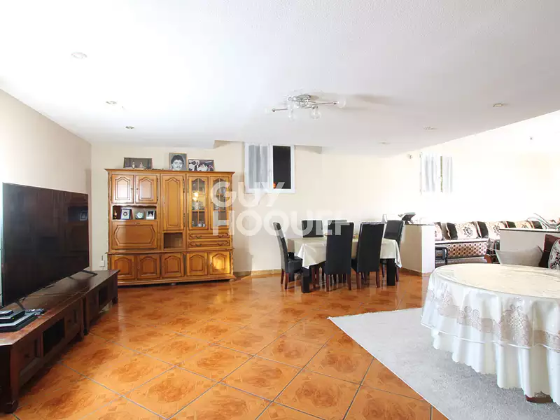 Maison, 196 m²