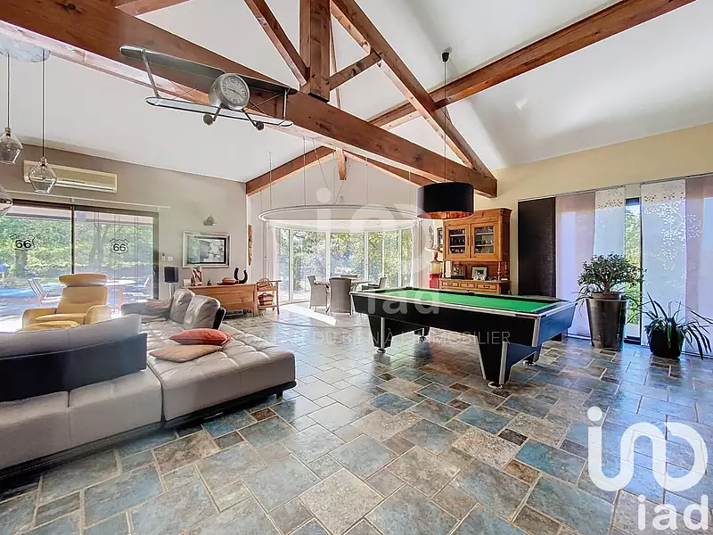 Maison, 242 m²