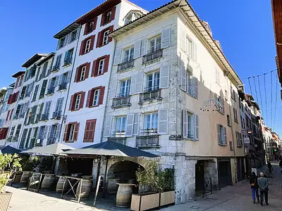 Immeuble, 303,92 m²