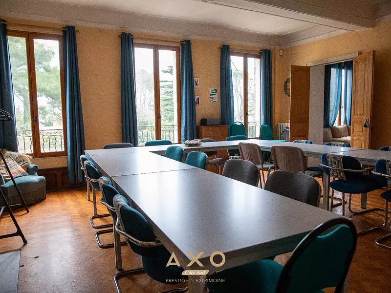 Maison, 1 020 m²