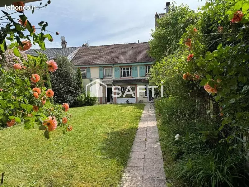 Maison, 218 m²