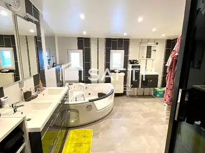 Maison, 210 m²