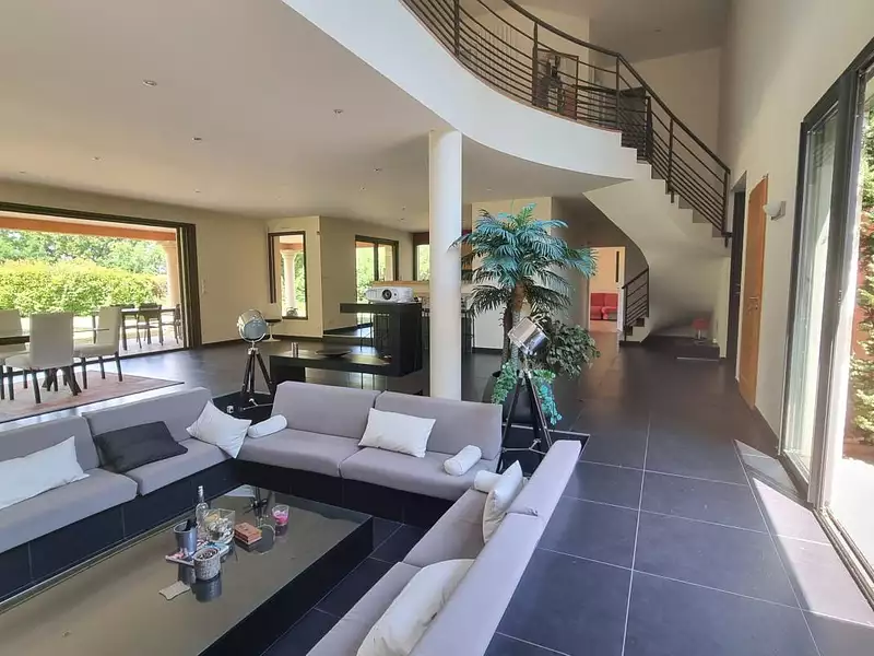 Maison, 255 m²