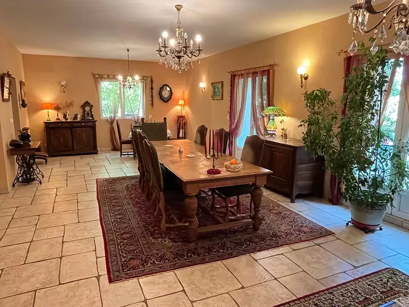 Maison, 645 m²