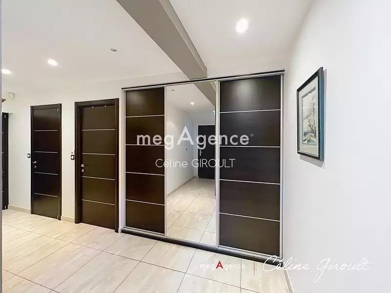 Maison, 240 m²