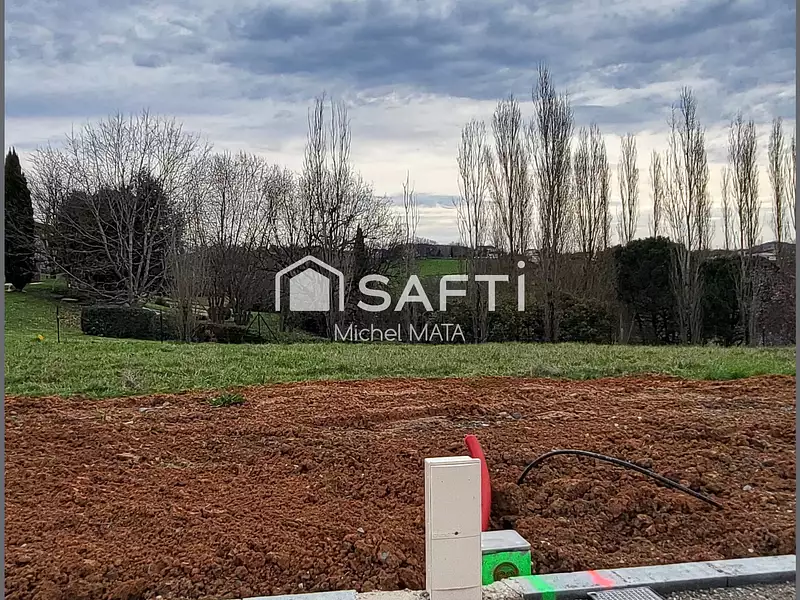 Terrain, 244 m²